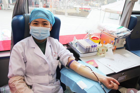 醫(yī)者仁心 大愛無疆 挽袖獻血 守護生命 ——安康市人民醫(yī)院開展冬季愛心獻血活動