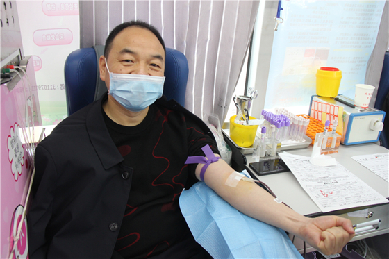 人民警察一心為民，捋袖捐血鐵血柔情——安康市公安局積極開展冬季獻(xiàn)血活動