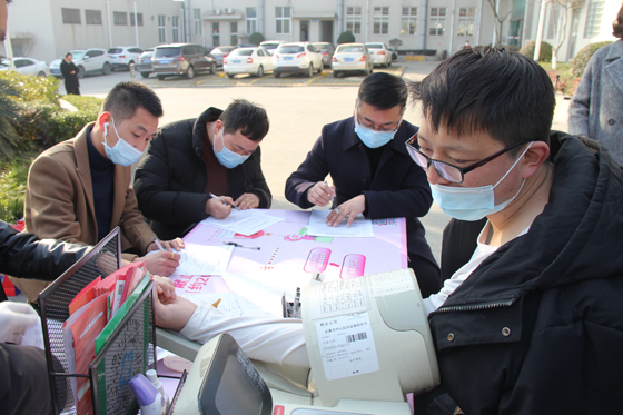 血液是生命的禮物——中國聯(lián)通安康市分公司、安康大數(shù)據(jù)運(yùn)營(yíng)有限公司聯(lián)合開展冬季應(yīng)急獻(xiàn)血活動(dòng)