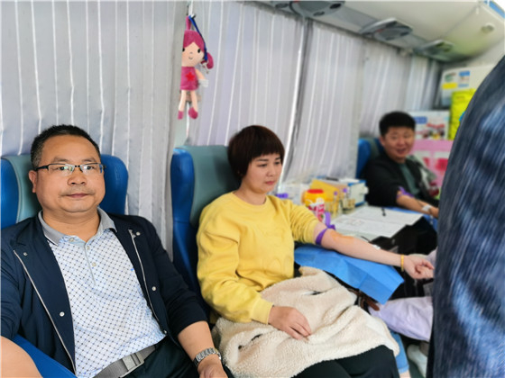 獻(xiàn)血傳真情，為黨旗添光彩 ——三元村春季無償獻(xiàn)血活動(dòng)側(cè)記