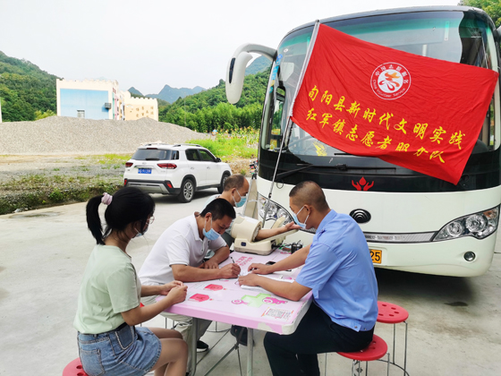 旬陽縣紅軍鎮(zhèn)開展“學(xué)黨史、辦實事”愛心獻血 活動