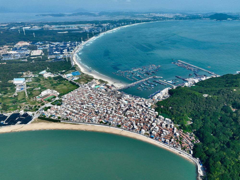 這是2024年10月16日拍攝的福建省漳州市東山縣澳角村（無人機(jī)照片）。新華社記者姜克紅攝